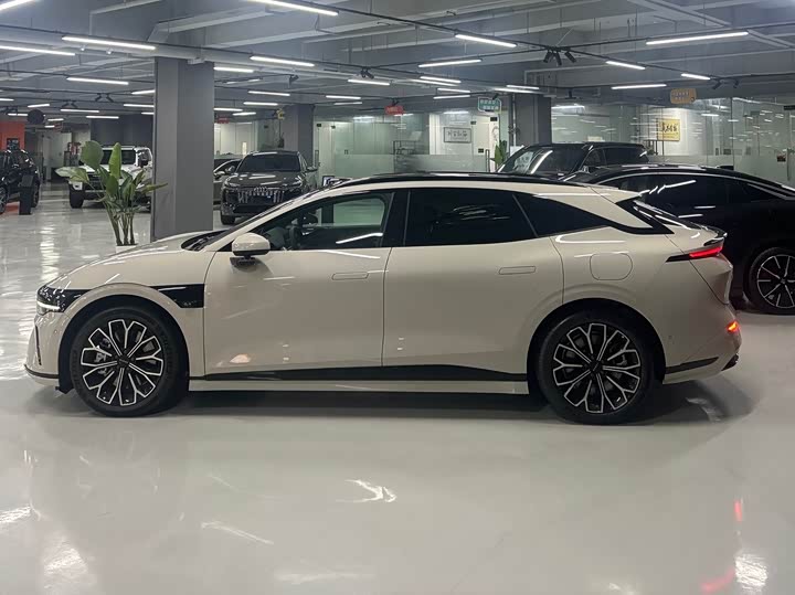 Фото 3 - Zeekr 007 GT