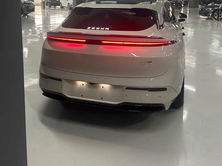 Фото 4 - Zeekr 007 GT