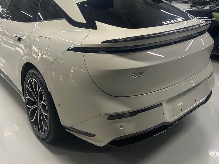 Фото 6 - Zeekr 007 GT