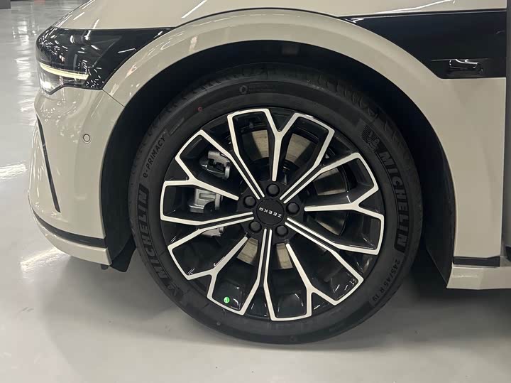 Фото 7 - Zeekr 007 GT