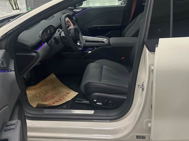 Фото 9 - Zeekr 007 GT