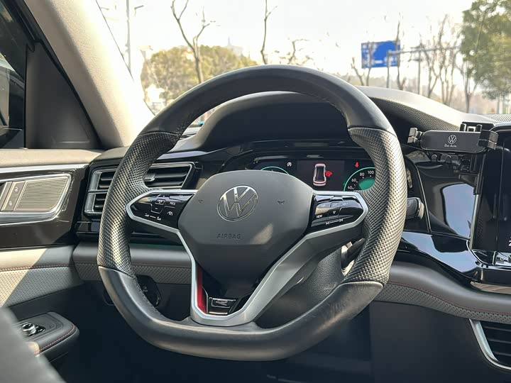 Photo 7 - Volkswagen Teramont Pro