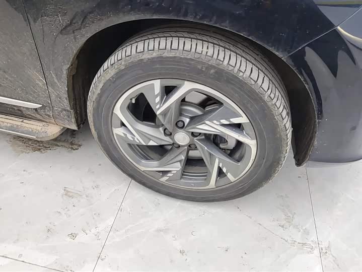 Фото 6 - Hongqi HS3 Hybrid