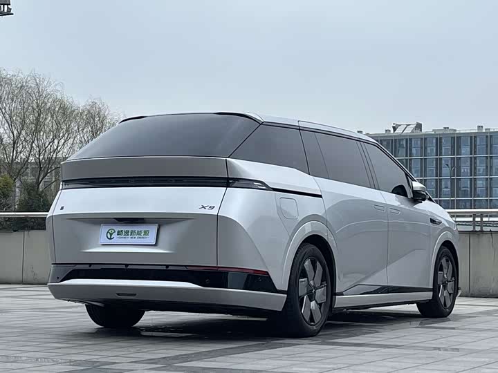 Фото 3 - XPeng X9