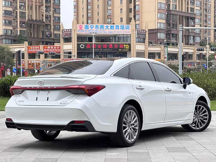 Фото 4 - Toyota Avalon