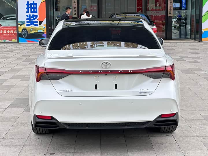 Фото 8 - Toyota Avalon
