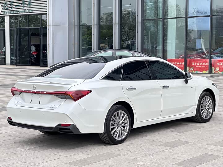 Фото 9 - Toyota Avalon