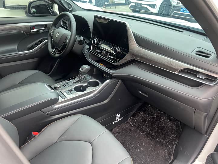 Фото 4 - Toyota Crown Kluger