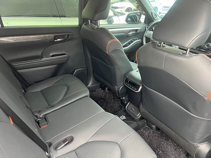 Фото 6 - Toyota Crown Kluger