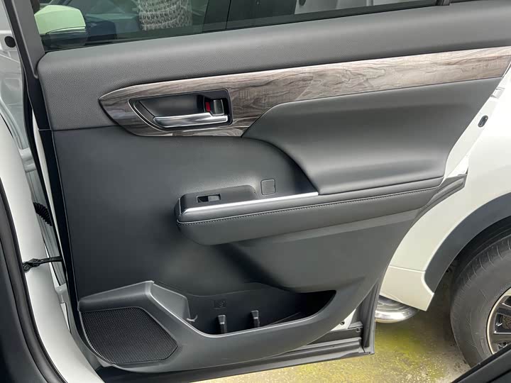 Фото 8 - Toyota Crown Kluger