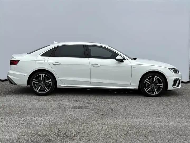 Фото 4 - Audi A4L