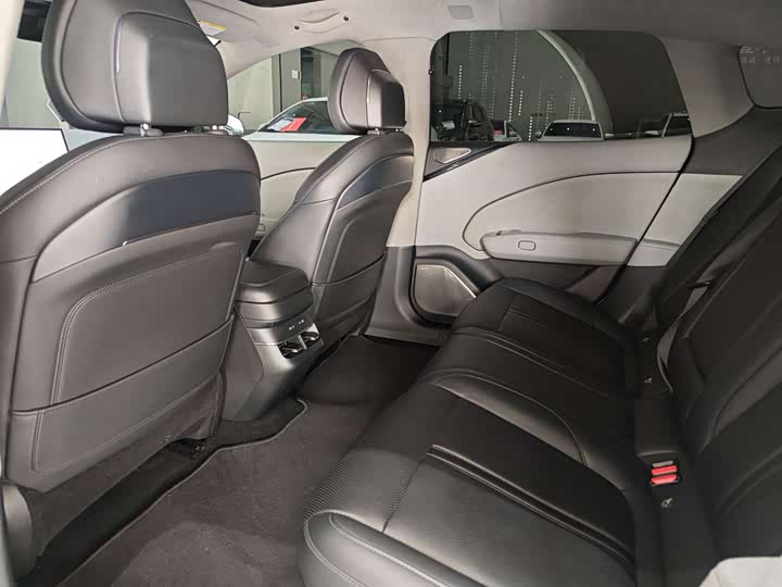 Фото 6 - Zeekr 007