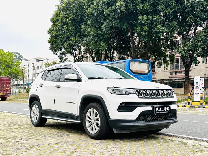 Photo 3 - Jeep Compass
