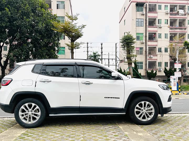 Photo 4 - Jeep Compass