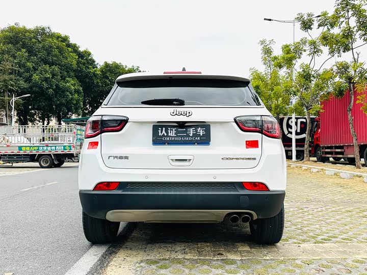 Photo 6 - Jeep Compass