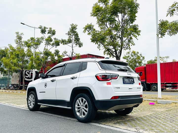 Photo 7 - Jeep Compass