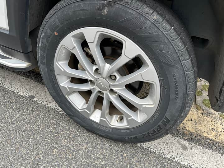 Photo 9 - Jeep Compass