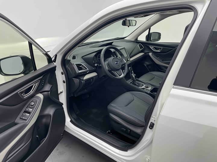 Фото 9 - Subaru Forester