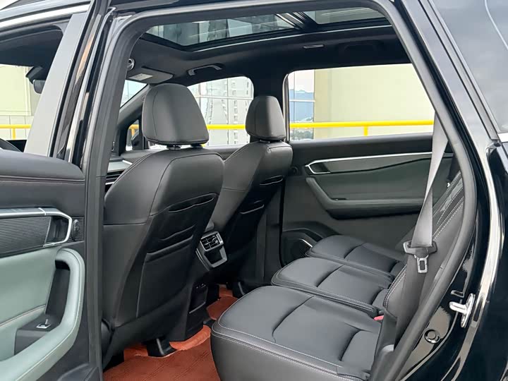 Фото 9 - Geely Okavango L