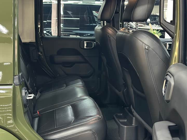 Фото 8 - Jeep Wrangler