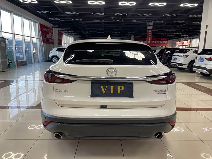 Photo 5 - Mazda CX-4