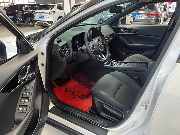 Photo 8 - Mazda CX-4