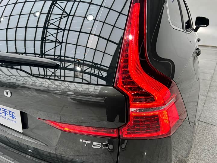 Фото 9 - Volvo XC60