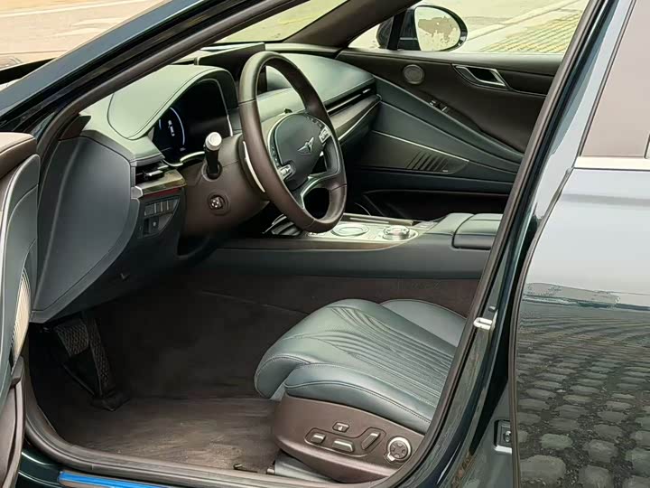 Фото 6 - Genesis G80