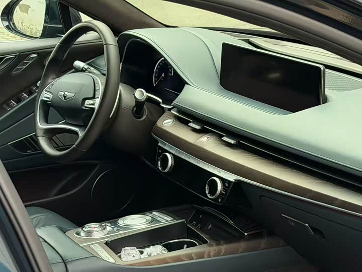 Фото 8 - Genesis G80