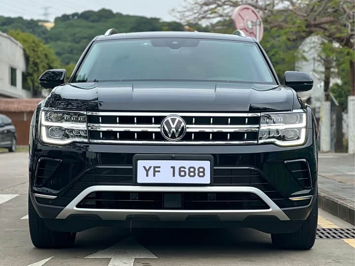 Photo 2 - Volkswagen Teramont Pro