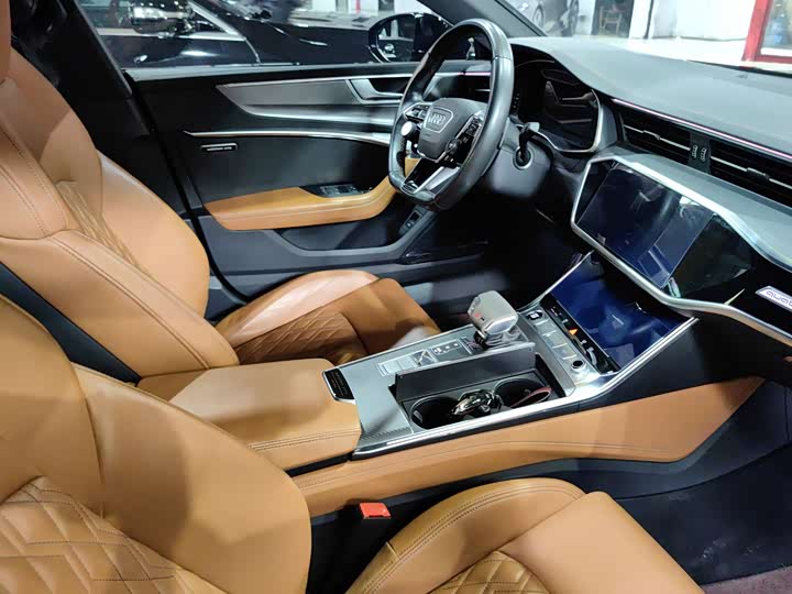 Фото 4 - Audi A7L