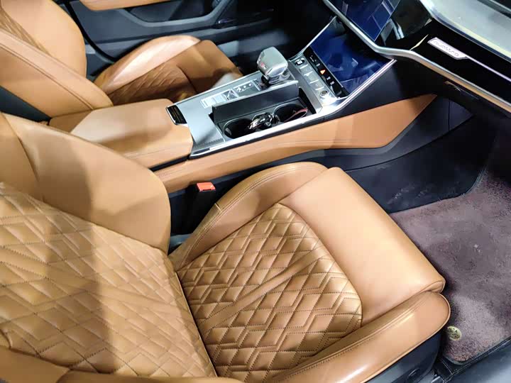 Фото 5 - Audi A7L