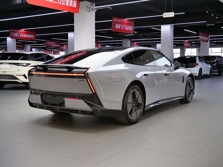 Фото 3 - XPeng P7