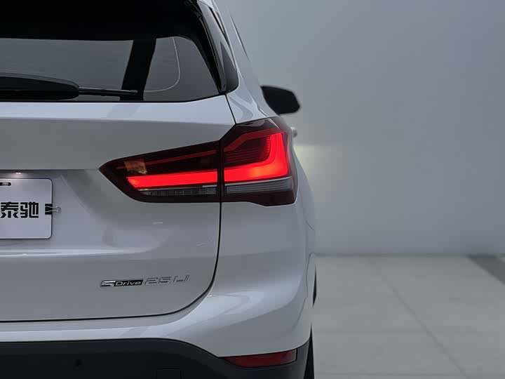 Фото 6 - BMW X1