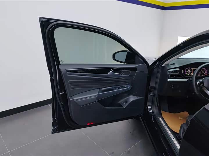 Фото 7 - Volkswagen Passat