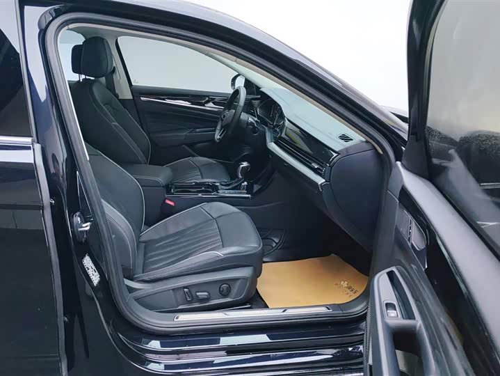 Фото 8 - Volkswagen Passat