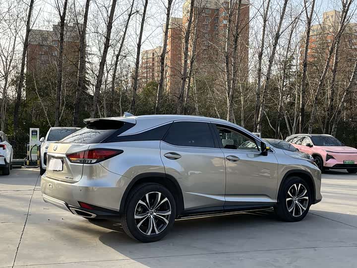 Фото 5 - Lexus RX