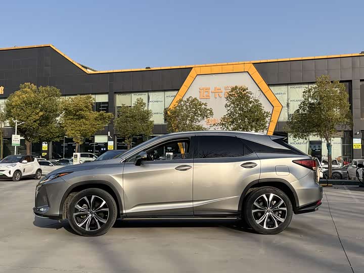 Фото 8 - Lexus RX