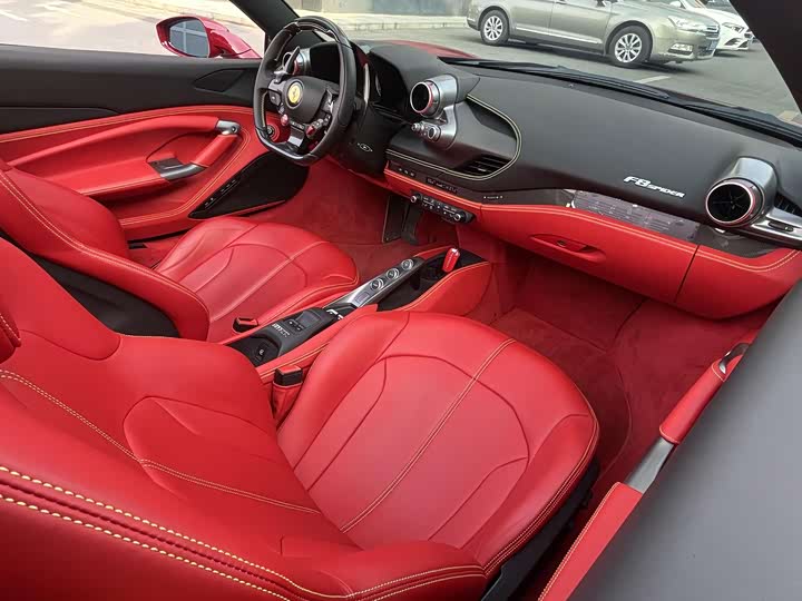 Фото 3 - Ferrari F8