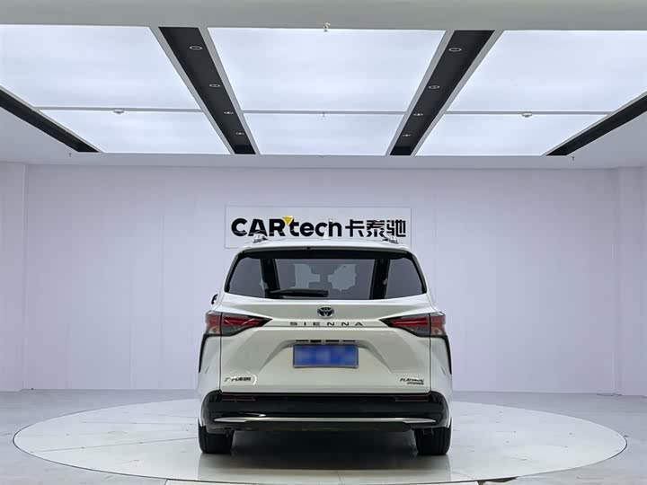 Photo 4 - Toyota Sienna