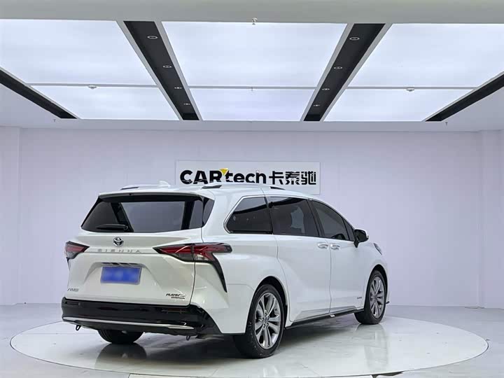 Photo 5 - Toyota Sienna