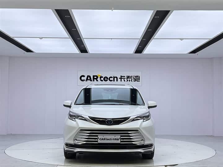 Photo 8 - Toyota Sienna