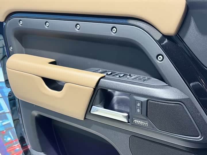 Фото 6 - Land Rover Defender