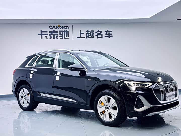 Фото 3 - Audi e-tron