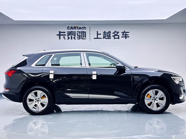 Фото 4 - Audi e-tron