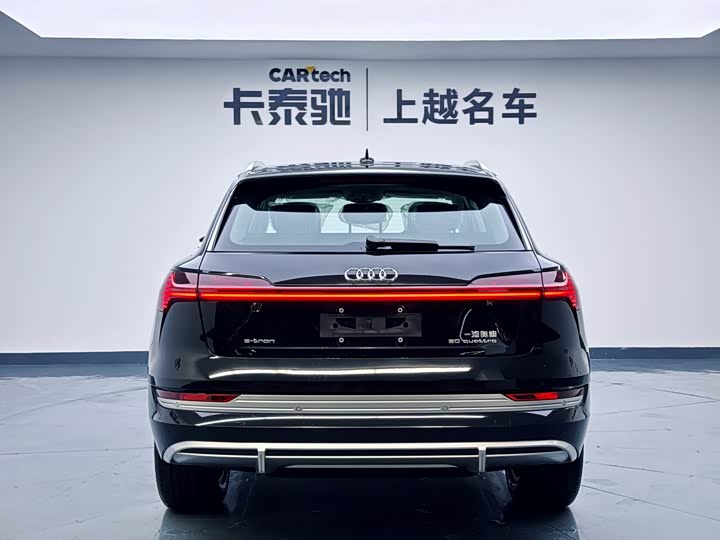 Фото 6 - Audi e-tron