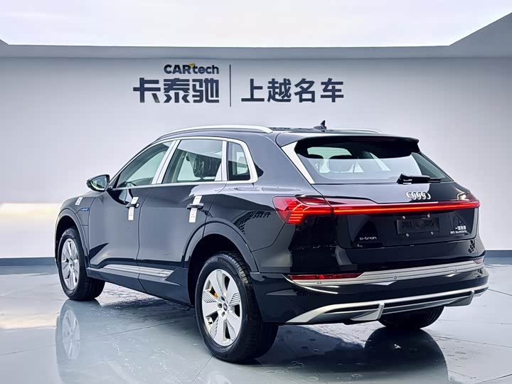 Фото 7 - Audi e-tron