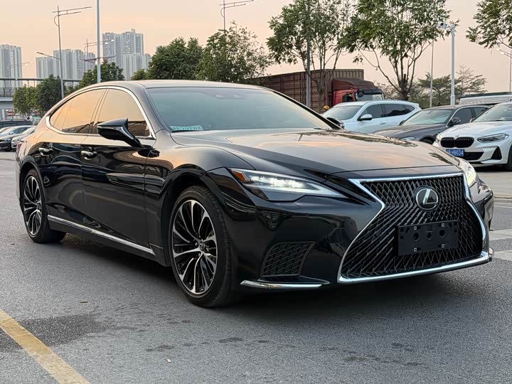 Фото 2 - Lexus LS