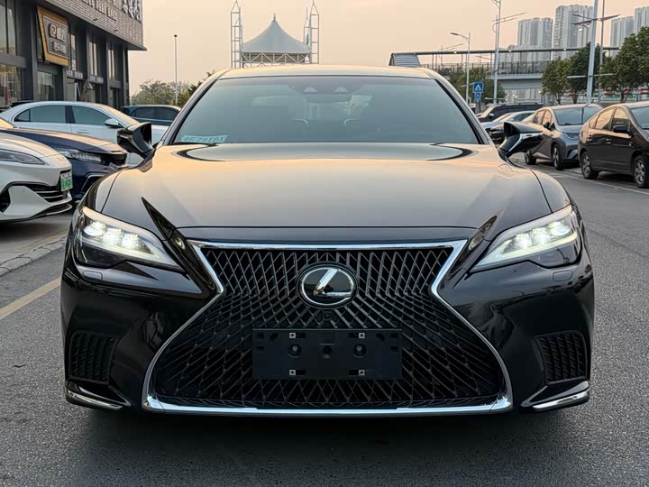 Фото 3 - Lexus LS