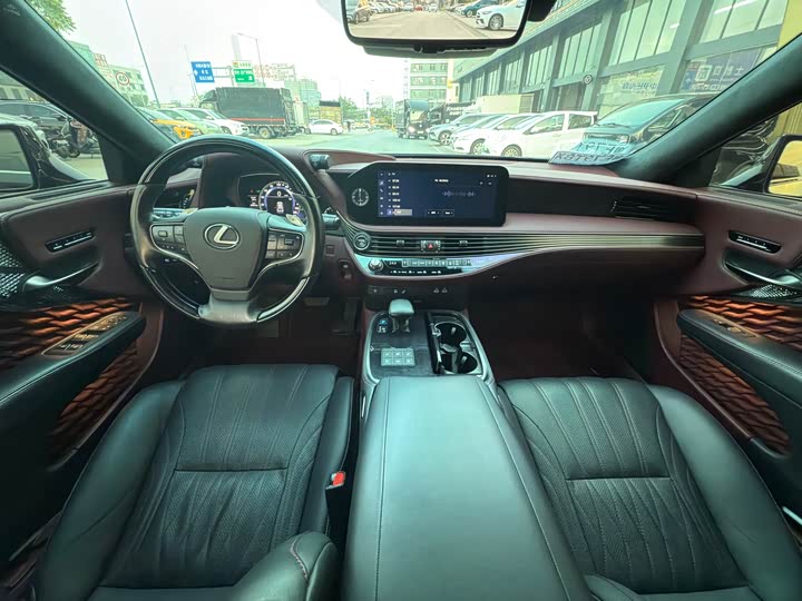 Фото 6 - Lexus LS